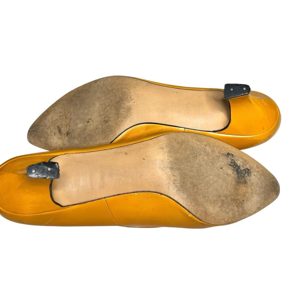 Vtg Mustard Yellow Leather Pumps Sz‎ 9.5 M Art Deco Shell Detail 2.5